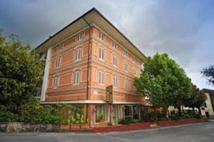 Hotel Casa Rossa Монтекатини-Терме Экстерьер фото