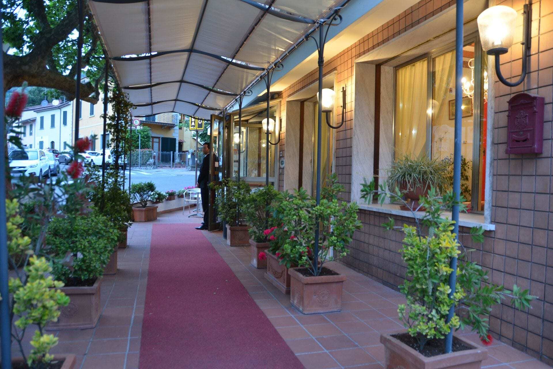 Hotel Casa Rossa Монтекатини-Терме Экстерьер фото