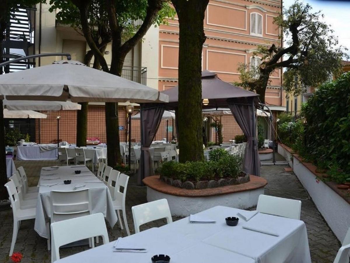Hotel Casa Rossa Монтекатини-Терме Экстерьер фото