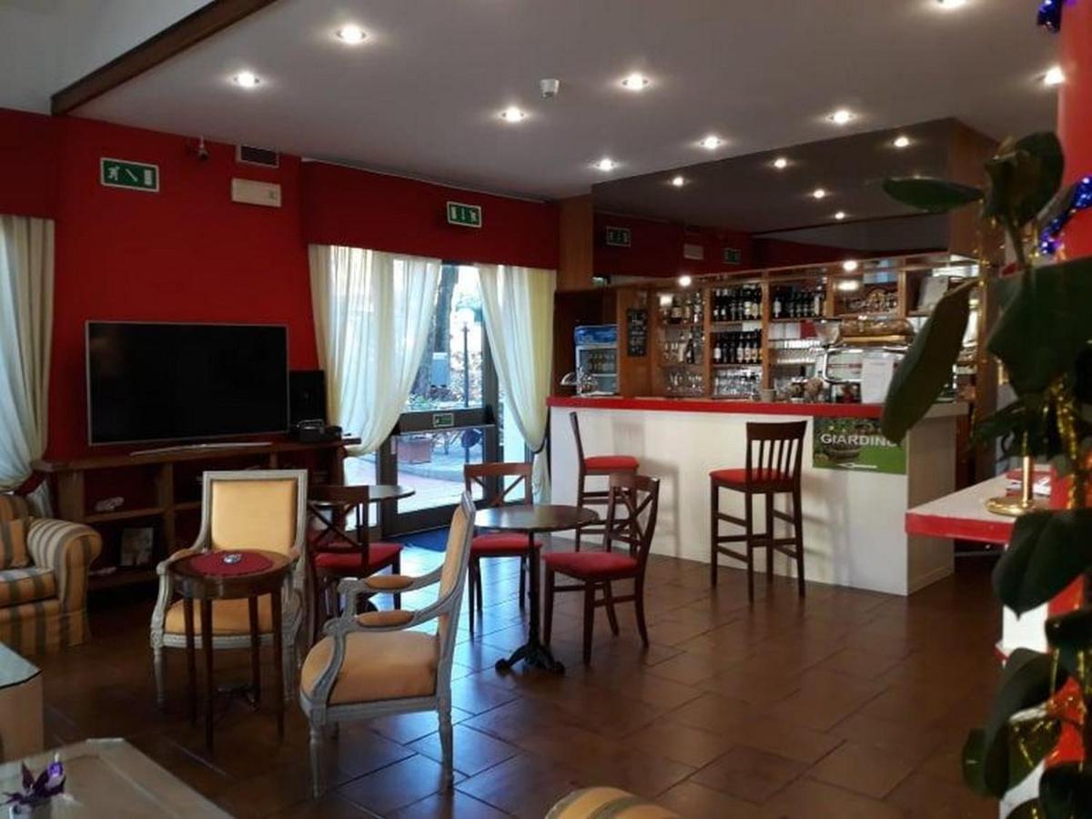 Hotel Casa Rossa Монтекатини-Терме Экстерьер фото